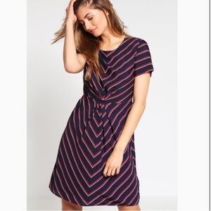 Banana Republic Short Sleeves Chevron Striped Pleated Dress Size 4